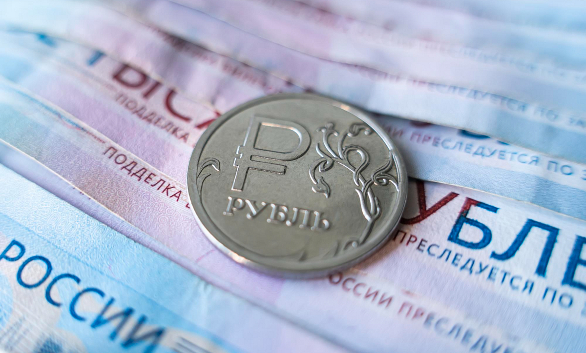 Доля рубля во внешних торговых расчетах России превысила 50%